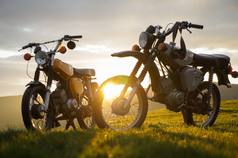 Realizar una ruta en moto por paisajes naturales