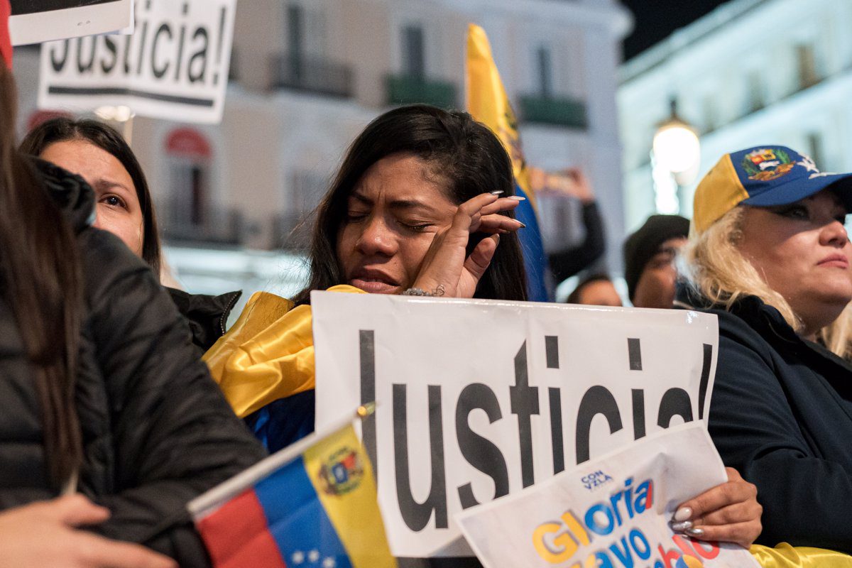 4.000 Personas Llenan la Puerta del Sol de Madrid Exigiendo 'Fuera Maduro, Edmundo Presidente'