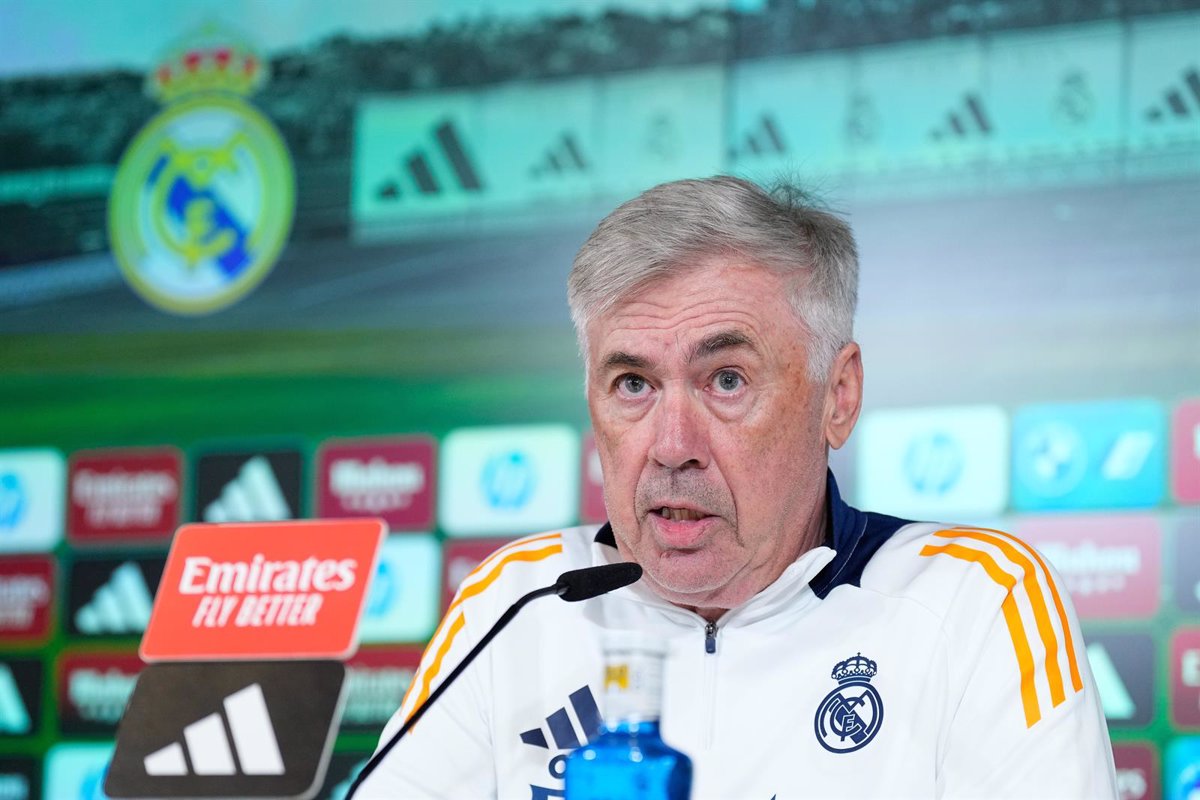 Ancelotti: "Being Vinícius is Challenging"