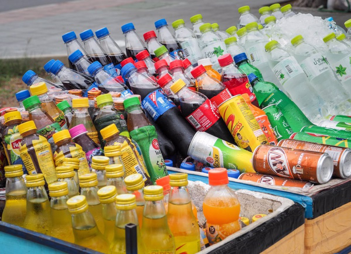Asocian millones de casos de diabetes y enfermedades cardíacas en el mundo con las bebidas azucaradas
