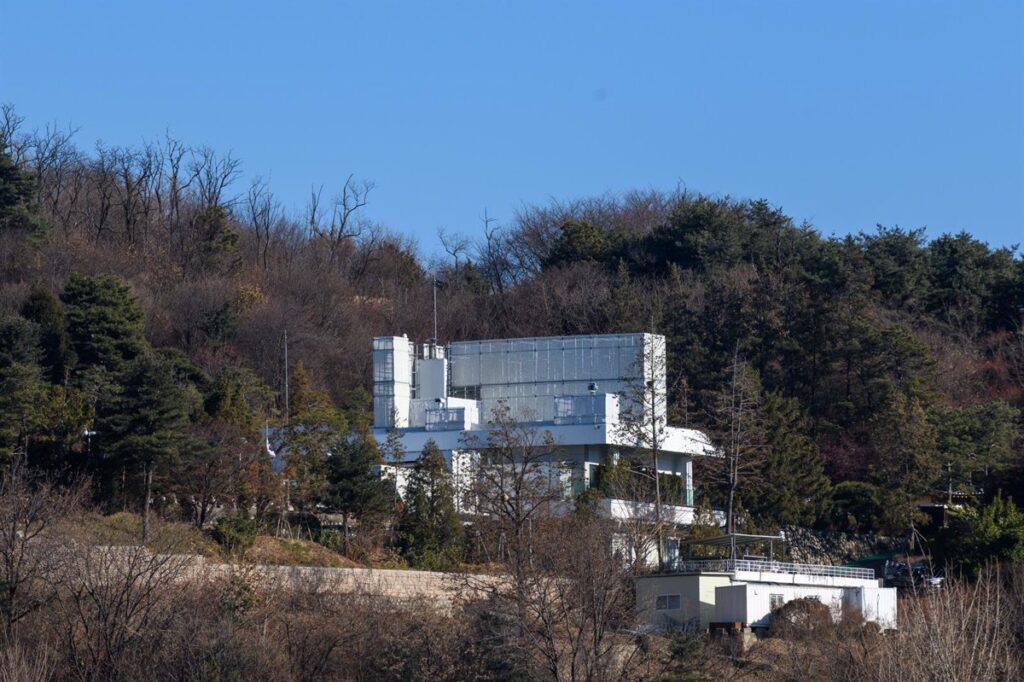 Crónica de la Crisis de Competencias: La Detención del Presidente Surcoreano Suspendido Genera Conflictos entre Policía e Investigadores