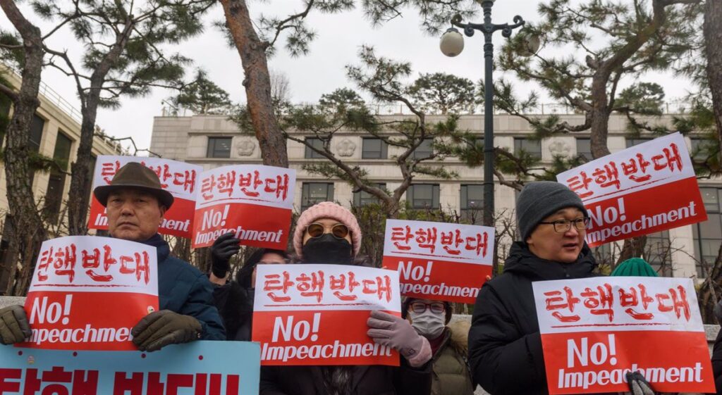 Detención Formal de Yoon por Declaración Errónea de Ley Marcial en Diciembre