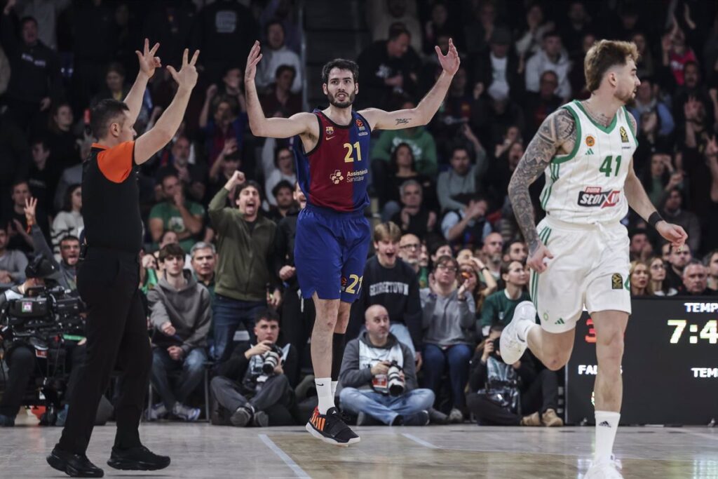 El Barça frena al campeón y renace en el Palau