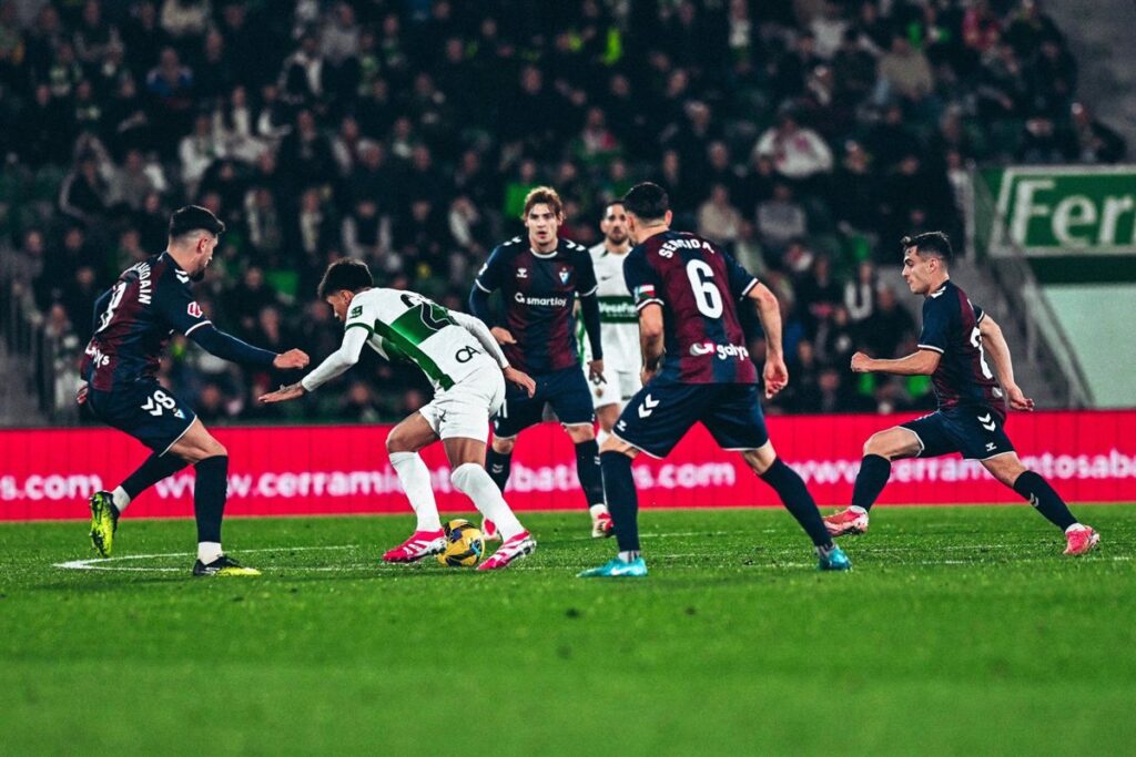 El Elche se impone al Eibar y acelera en su búsqueda del liderato de LaLiga Hypermotion