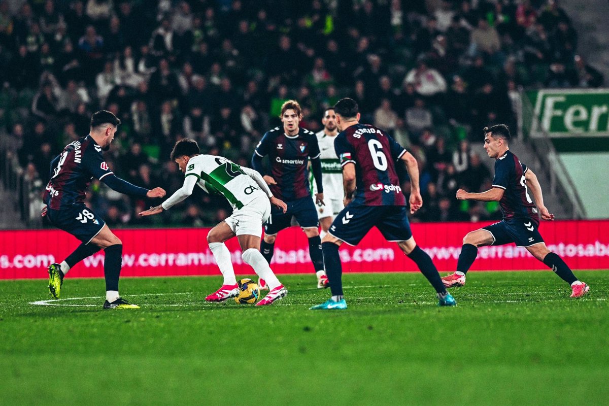 El Elche se impone al Eibar y acelera en su búsqueda del liderato de LaLiga Hypermotion