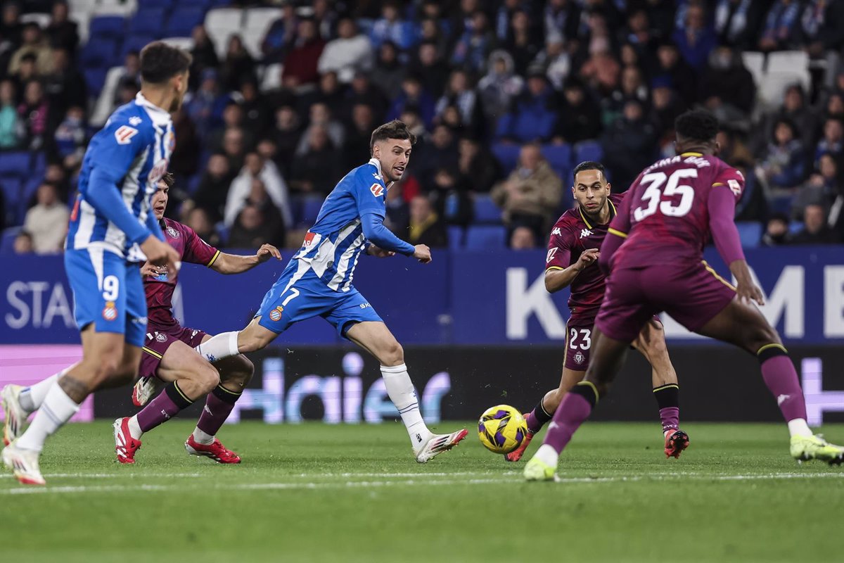 El Espanyol escapa del descenso a expensas del Valladolid