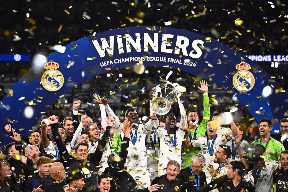 El Real Madrid se convierte en el primer club de fútbol en alcanzar los mil millones de euros en ingresos.