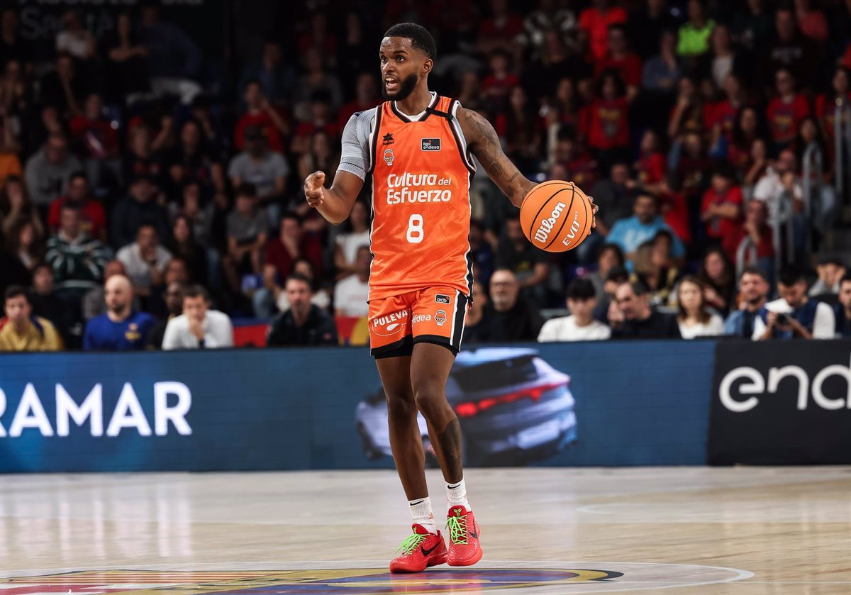 El pulso entre Valencia y Unicaja se afianza en la cima de la Liga Endesa.