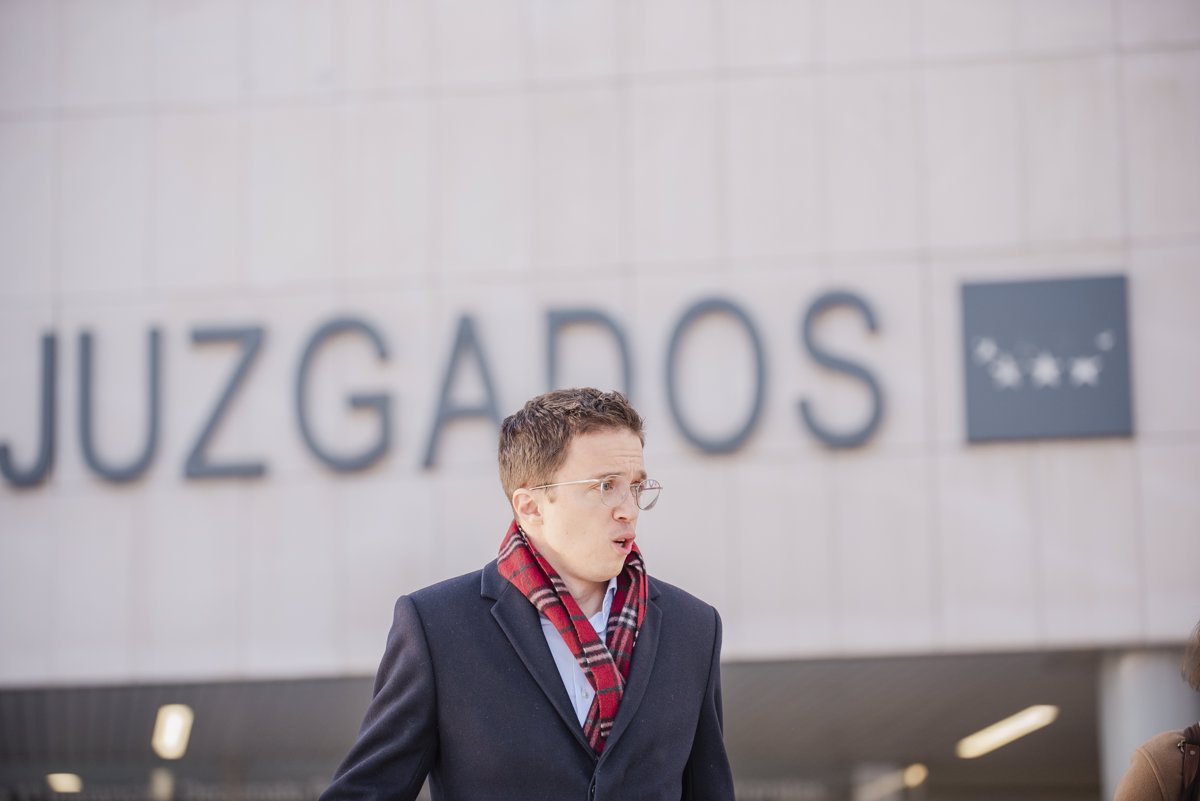 Errejón envía un mensaje a Mouliaá mientras ella comparte un concierto una semana después de los recientes acontecimientos.
