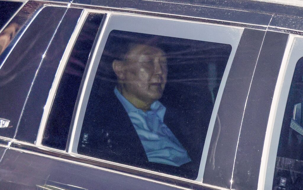 Ex presidente de Corea del Sur trasladado a centro de detención tras interrogatorio