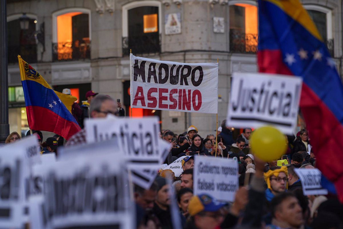 Feijóo exige a Sánchez reconocimiento de Edmundo González y lo acusa de ser 'comprensivo' con dictadores como Maduro