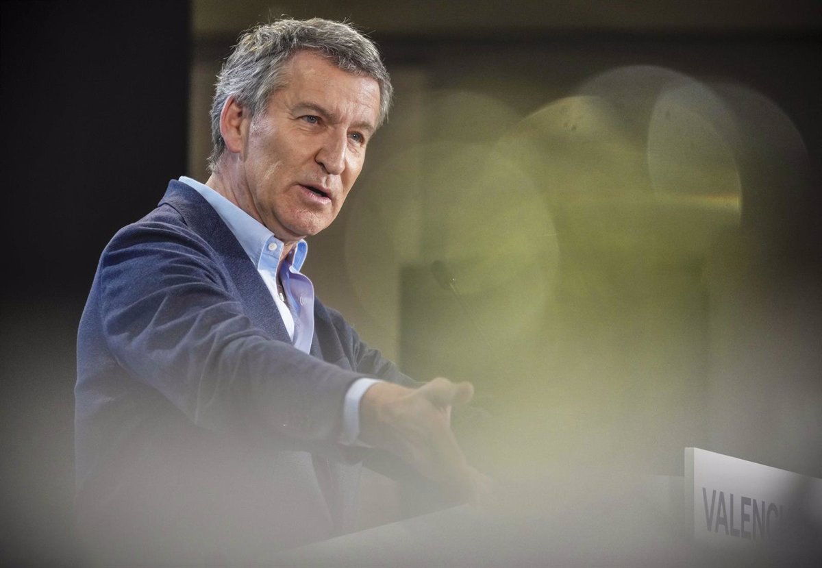 Feijóo interpela a PNV y Junts sobre su apoyo a la controvertida ley para 'salvar' a la familia de Sánchez: 'Está acabado'