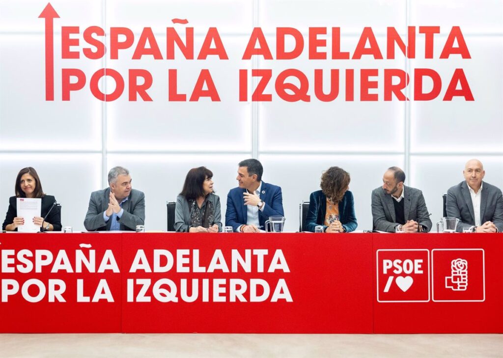Ferraz Reconoce la Labor de Espadas y Tudanca tras su Renuncia a Liderar el PSOE en Andalucía y Castilla y León