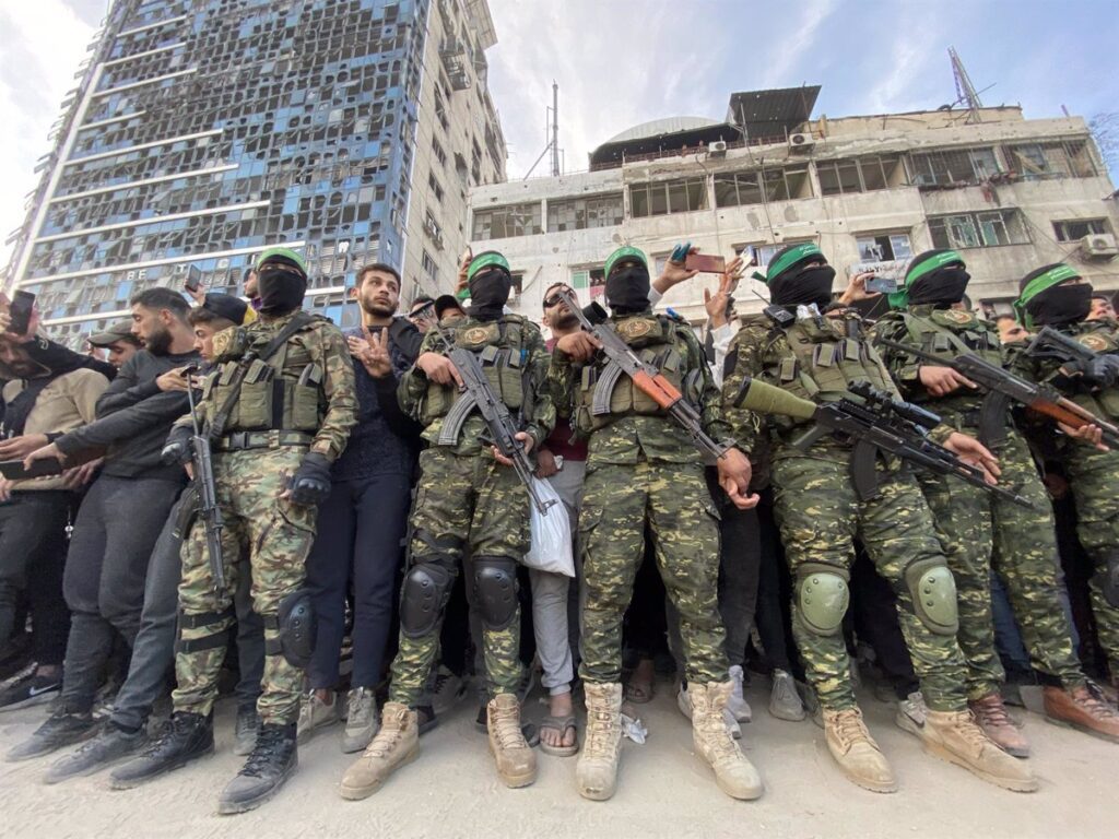 Hamás Anuncia Entrega de Cuatro Soldados Israelíes el Sábado en Segunda Fase de Liberaciones en Gaza