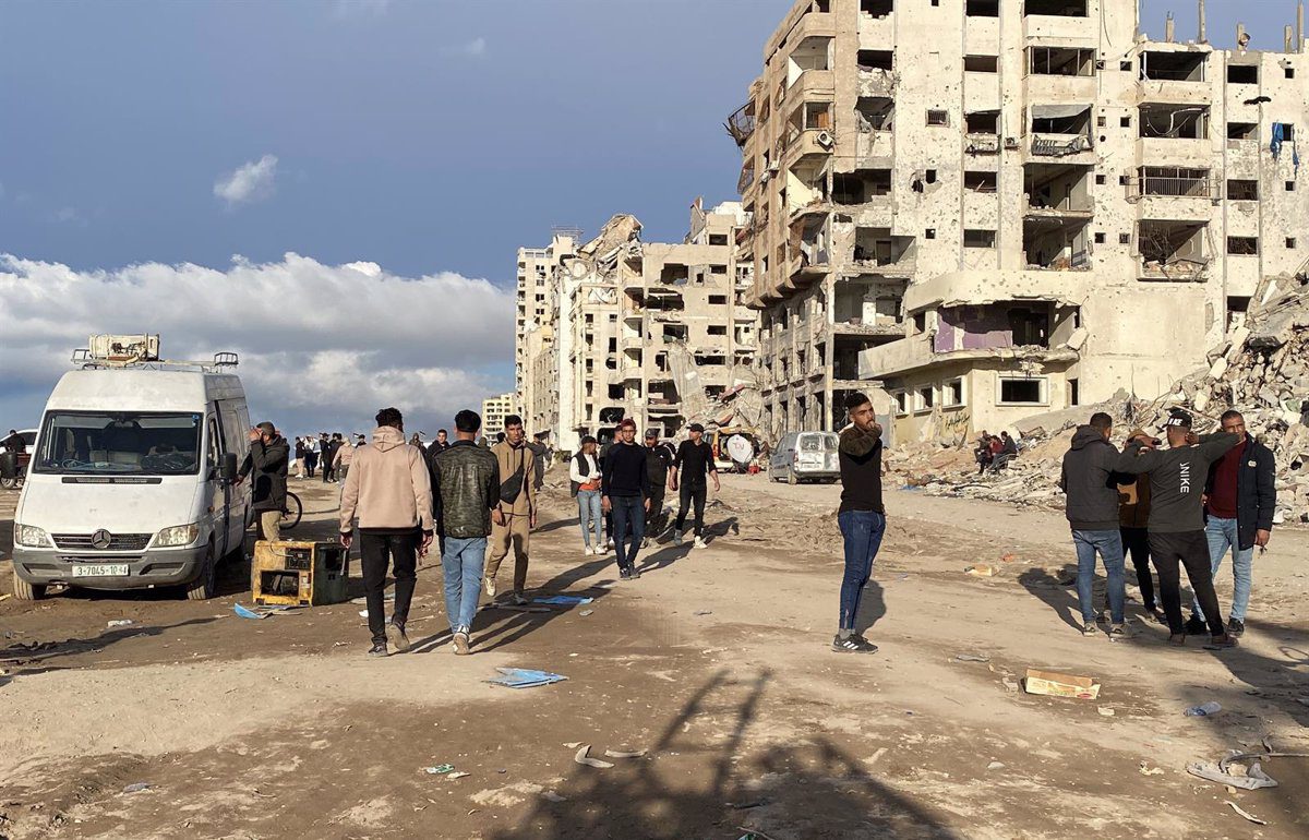 Hamás Liberará Tres Rehenes Este Jueves: Israel Permite Retorno de Palestinos al Norte de la Franja