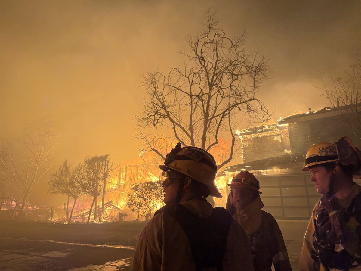 Incendios en Los Ángeles: Al Menos Dos Muertos y Consecuencias Devastadoras