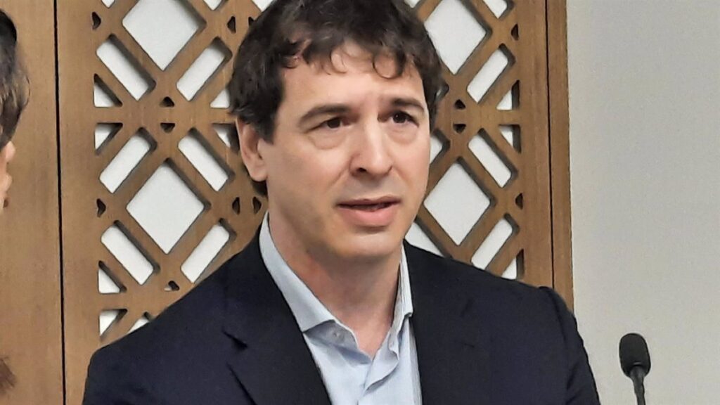 La juez a cargo del caso del hermano de Pedro Sánchez solicita a Moncloa los contratos de su colaborador
