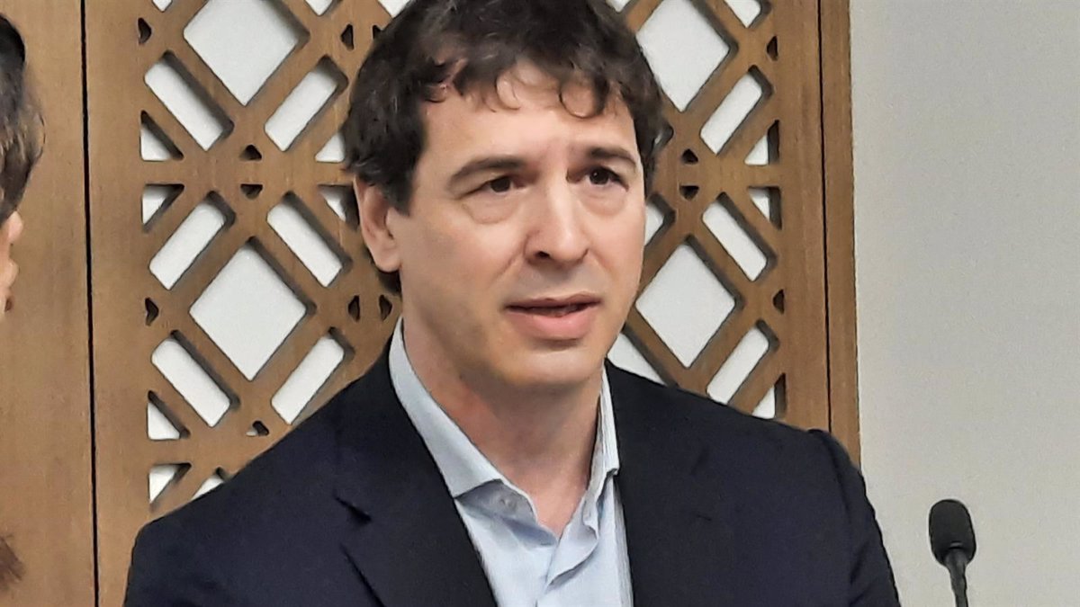 La juez a cargo del caso del hermano de Pedro Sánchez solicita a Moncloa los contratos de su colaborador
