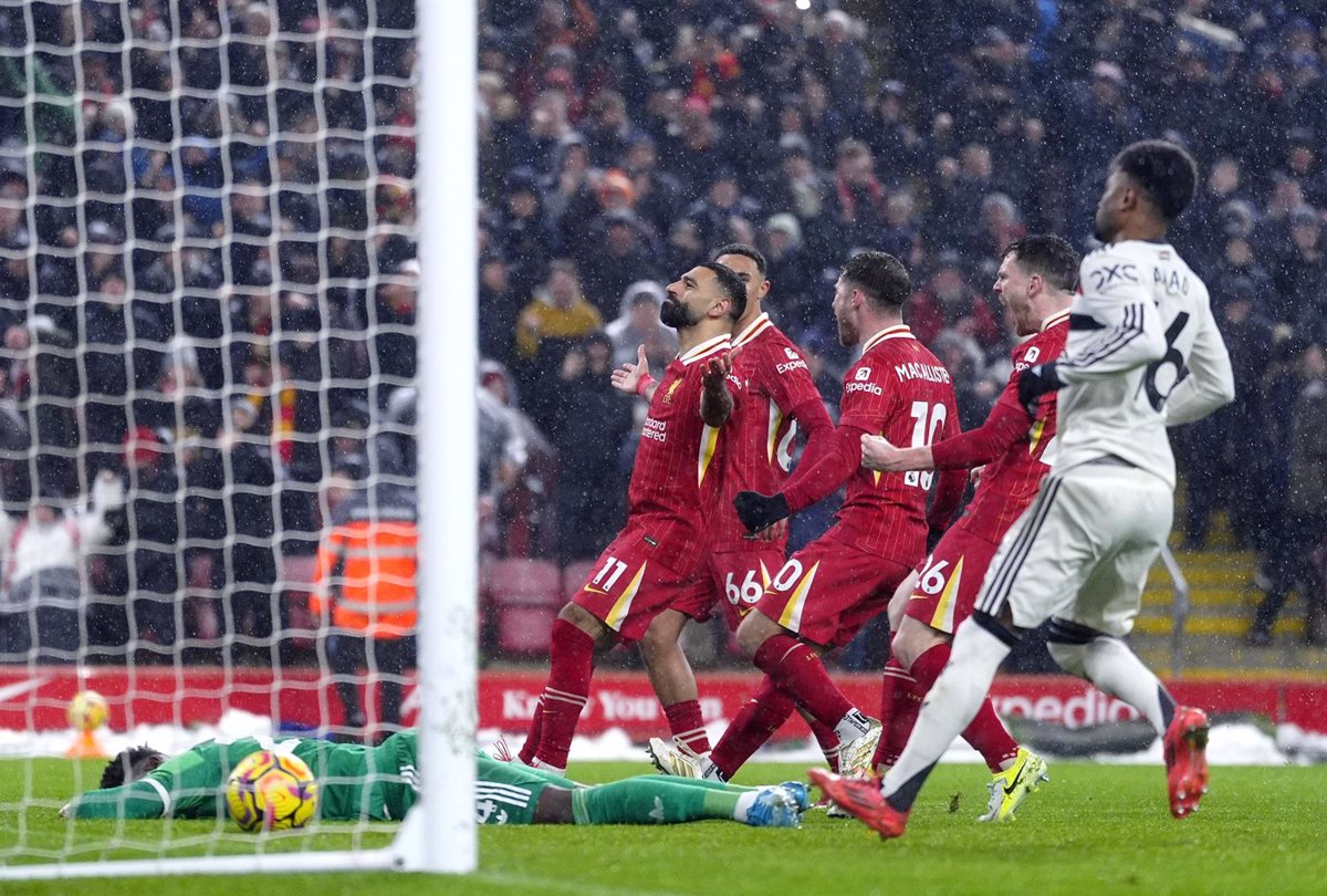 Liverpool y United se conforman con un empate en el Clásico inglés