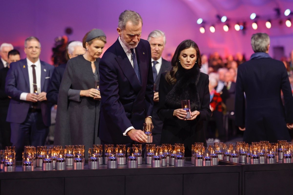 Los Reyes rinden homenaje a las víctimas del Holocausto en Auschwitz con supervivientes y líderes mundiales