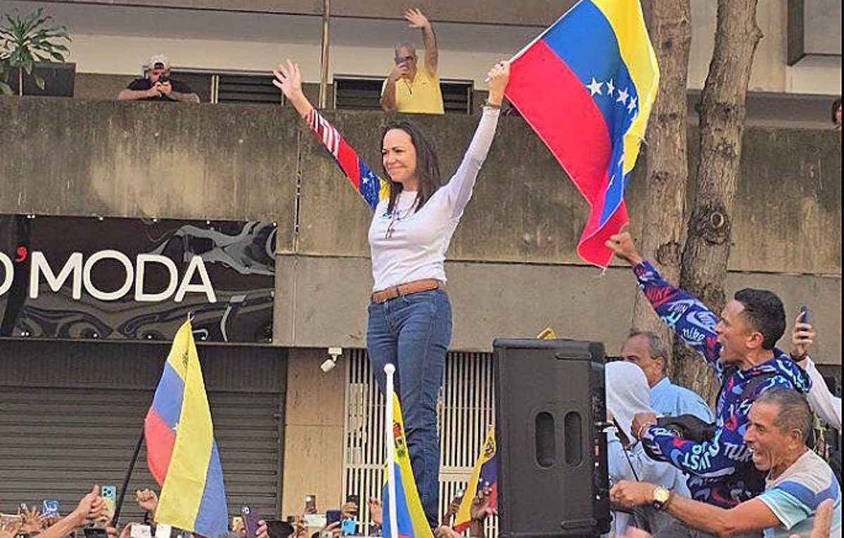 María Corina Machado Regresa a la Manifestación Opositora en Caracas: Un Análisis de su Impacto Político
