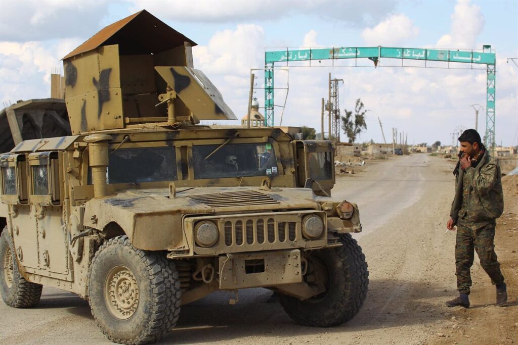 Más de 20 'mercenarios' muertos en combates entre las FDS y rebeldes en el norte de Siria