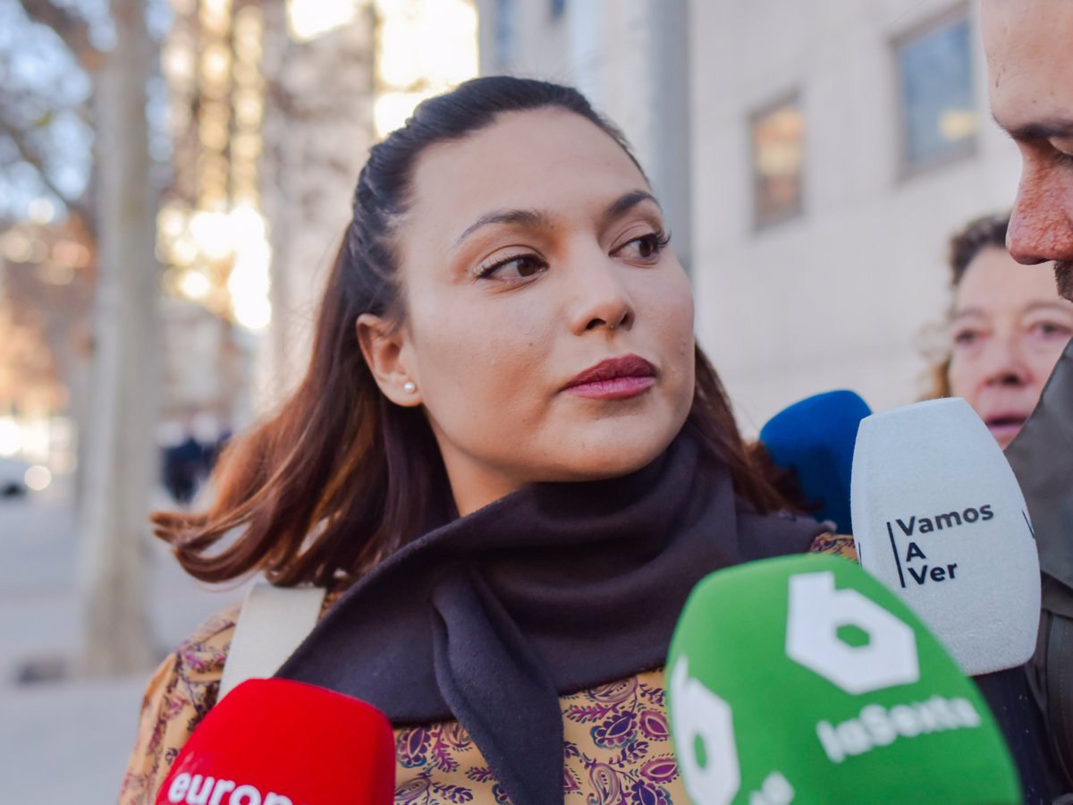 Mouliáa acusa a Errejón de manipular su bebida y revela que el político intentó tocarla a pesar de su negativa