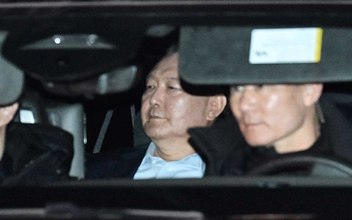 Presidente destituido de Corea del Sur se niega a asistir a comparecencia tras su detención