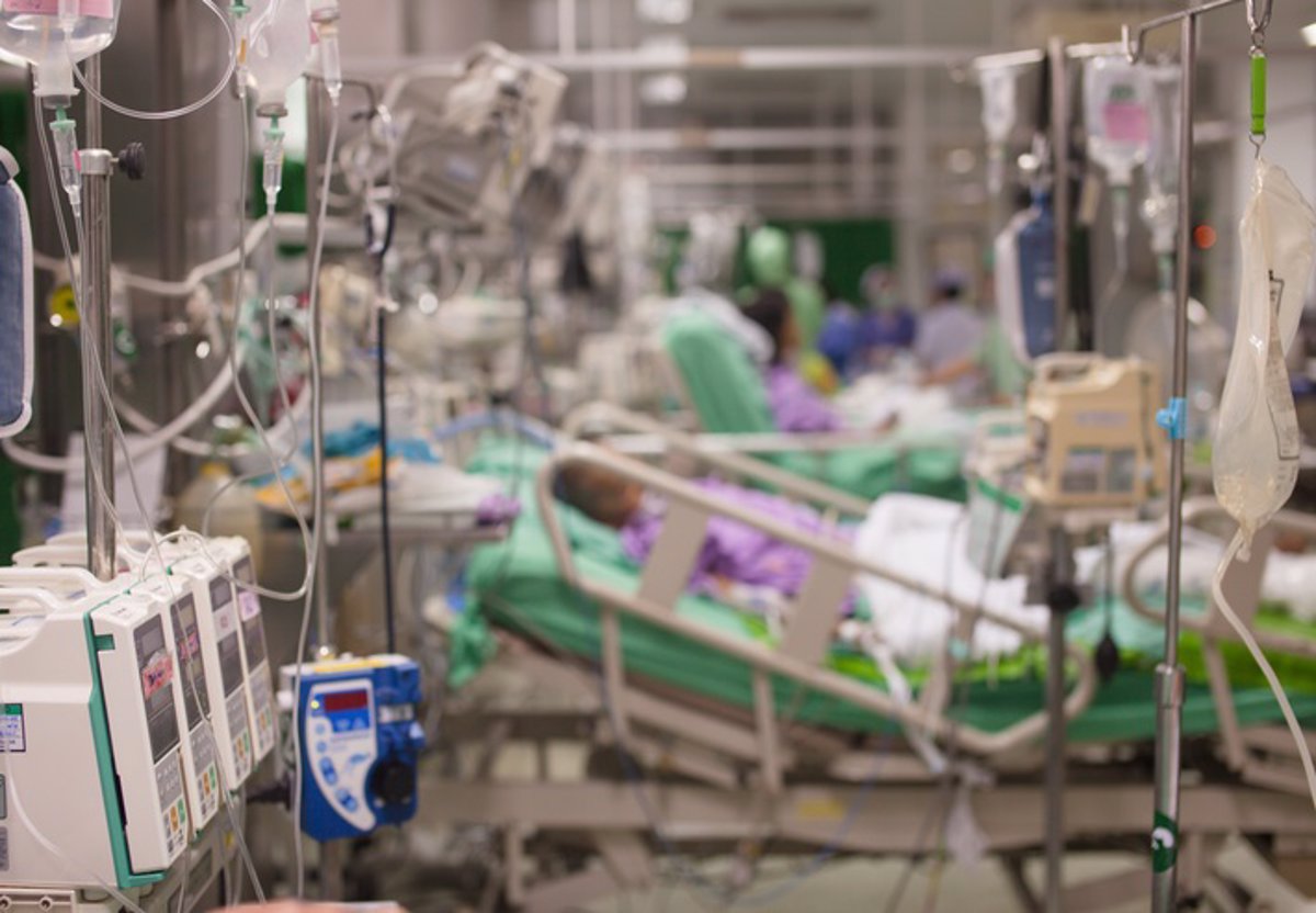 Revelan que los pacientes en UCI con ventanas experimentan más delirios.