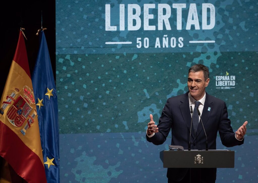 Sánchez advierte sobre el riesgo de perder la libertad y critica a quienes pretenden borrar el legado del franquismo