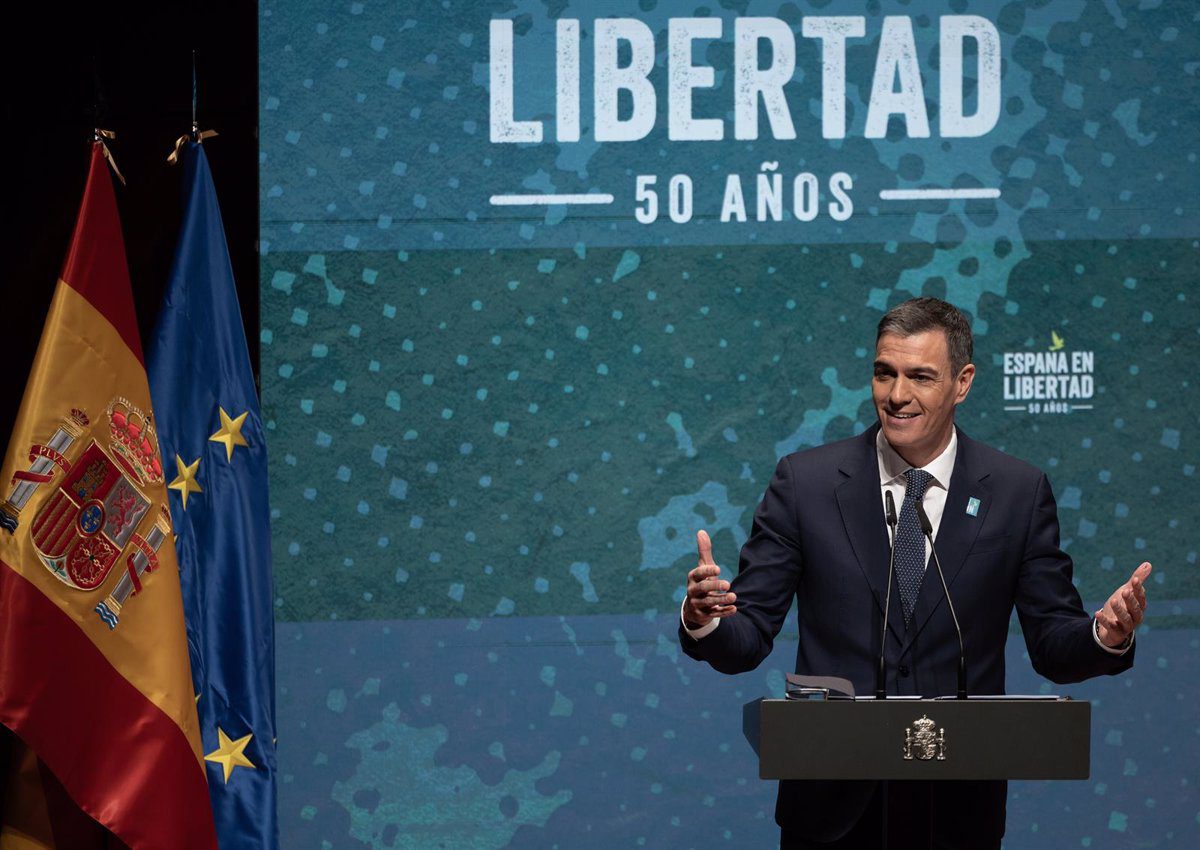 Sánchez advierte sobre el riesgo de perder la libertad y critica a quienes pretenden borrar el legado del franquismo