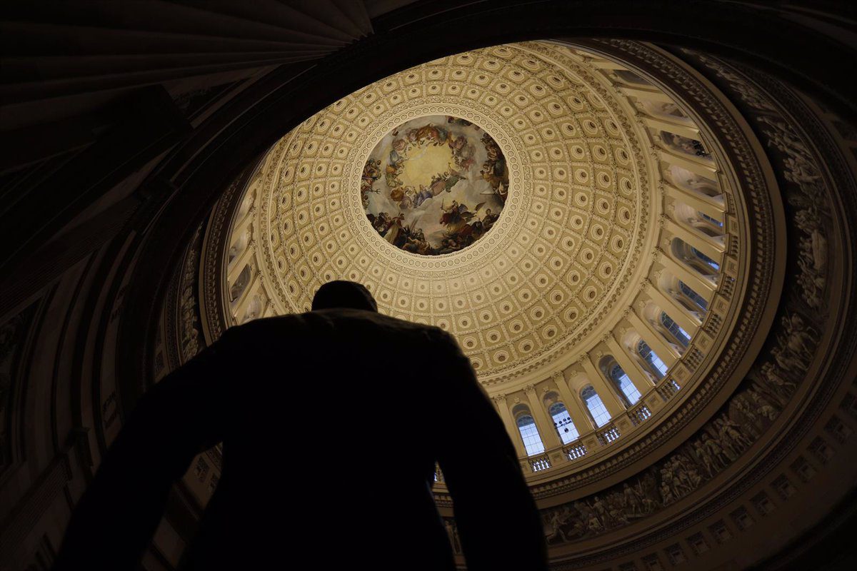 Trump Realiza Su Investidura Dentro del Capitolio por Bajas Temperaturas