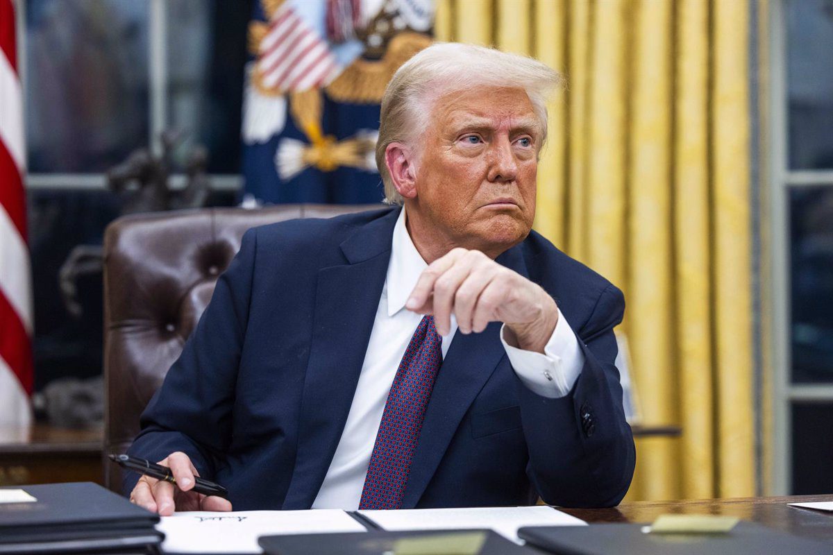 Trump confunde a España con un país BRICS y anuncia aranceles del 100%: Impacto y Reacciones