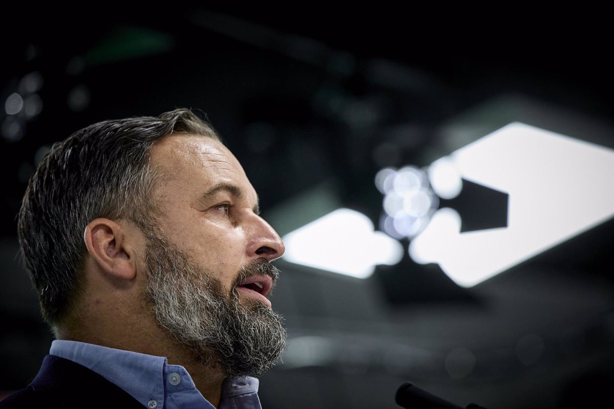 Abascal Reactiva Publicación de Aznar y Putin sobre su "Buena Amistad": "Tápese, Por Favor"