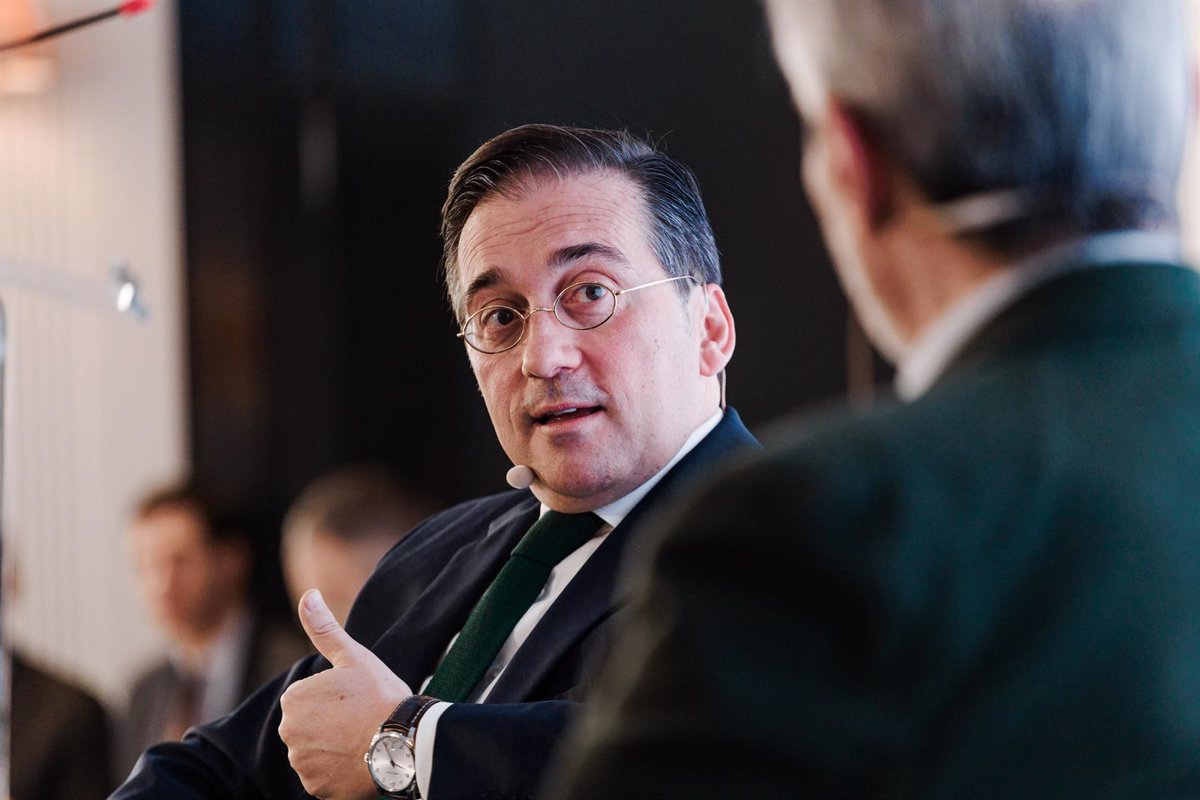 Albares afirma que "no se está considerando el envío de tropas a Ucrania en este momento"