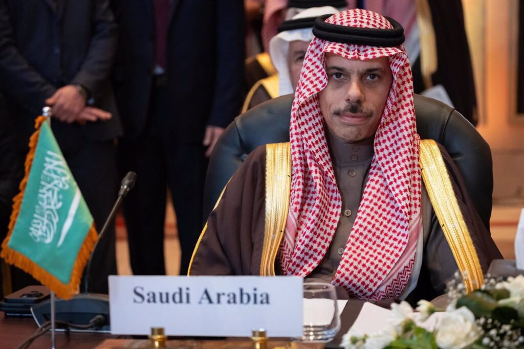 Arabia Saudí Refuta las Declaraciones de Netanyahu sobre la Reubicación de Palestinos de la Franja de Gaza