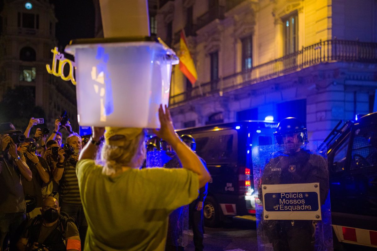 Barcelona: La Audiencia Archiva la Causa contra 46 Policías del 1-O y los Incluye en la Amnistía