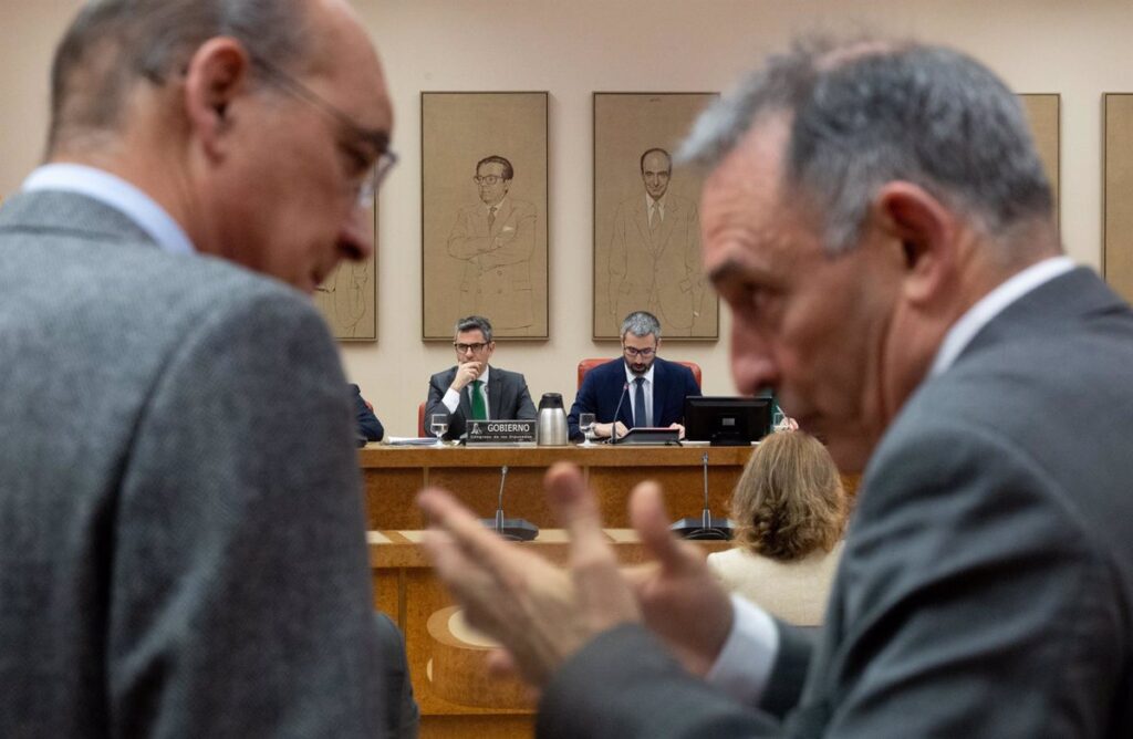 Bolaños Aboga por Limitar la Acusación Popular por Considerarla un 'Nido de Ultras', Mientras Sumar la Rechaza como un 'Error'