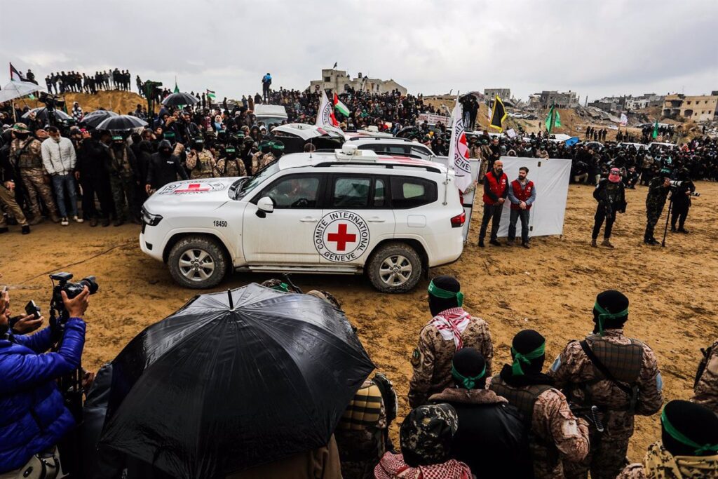 CICR expresa preocupación e insatisfacción por la entrega de rehenes de Hamás en Gaza