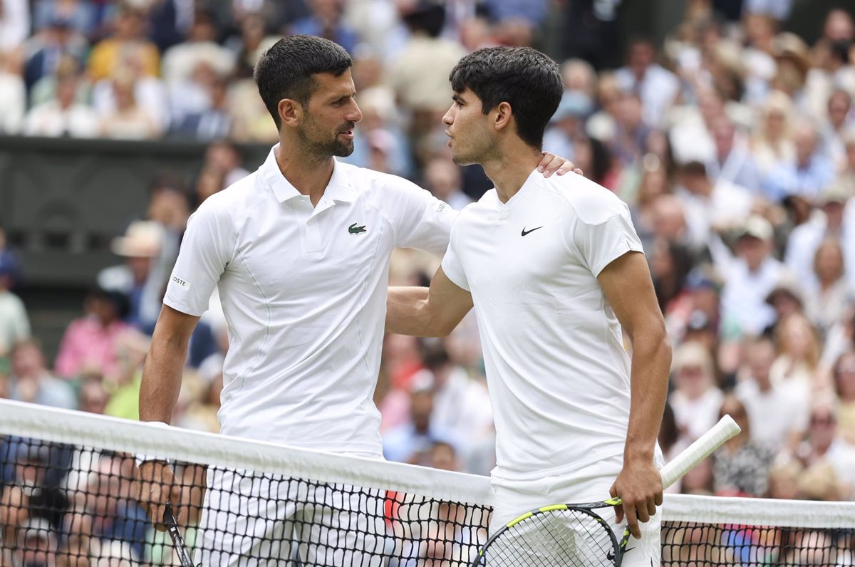 Carlos Alcaraz debuts en Doha con un posible reencuentro ante Novak Djokovic.