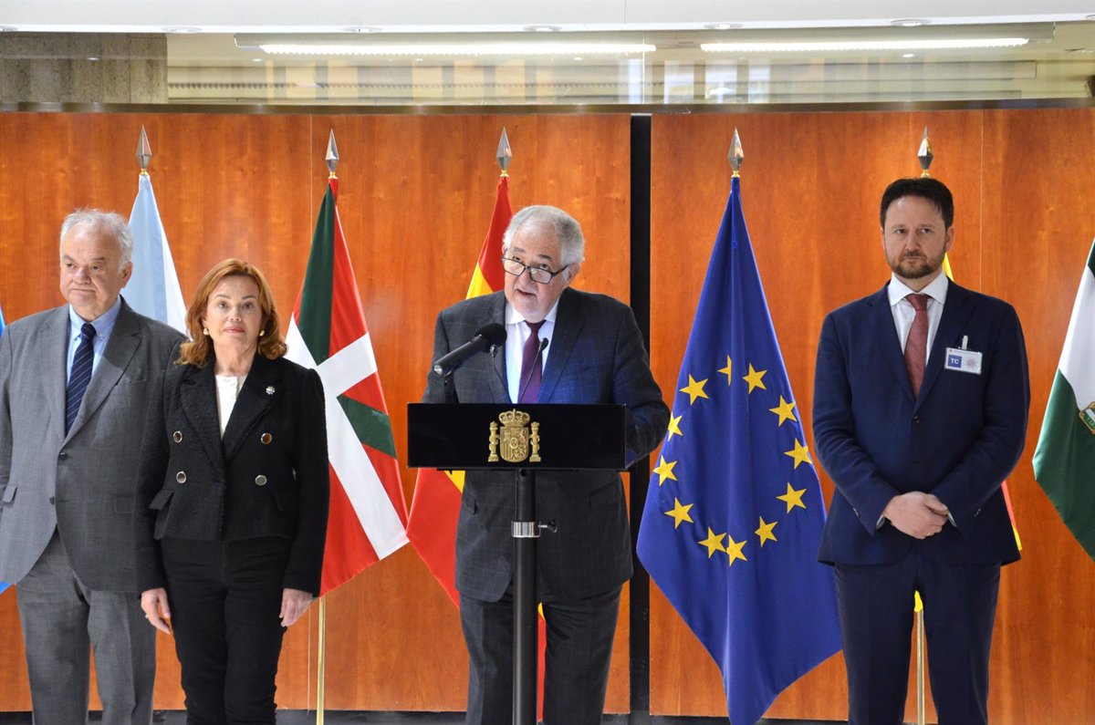 Conde-Pumpido: El TC Debe Mantenerse Imperturbable ante Aplausos y Críticas en sus Decisiones