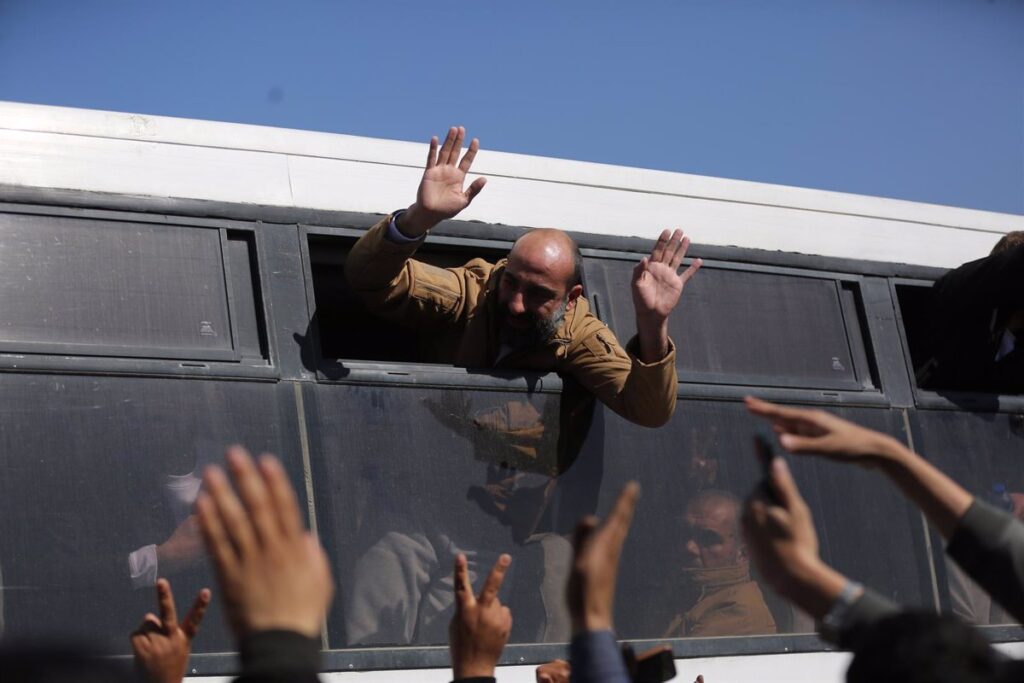 Denuncia de Hamás sobre las condiciones de los presos palestinos en cárceles israelíes