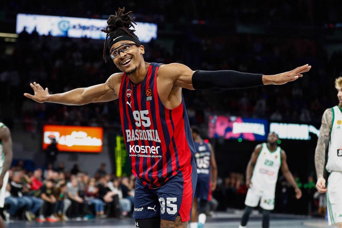 El Baskonia se impone con incertidumbre a un Maccabi en crisis.