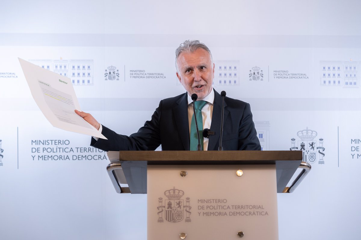 El Ministro Torres Presenta Certificados de Vuelo para Refutar Acusaciones de Aldama