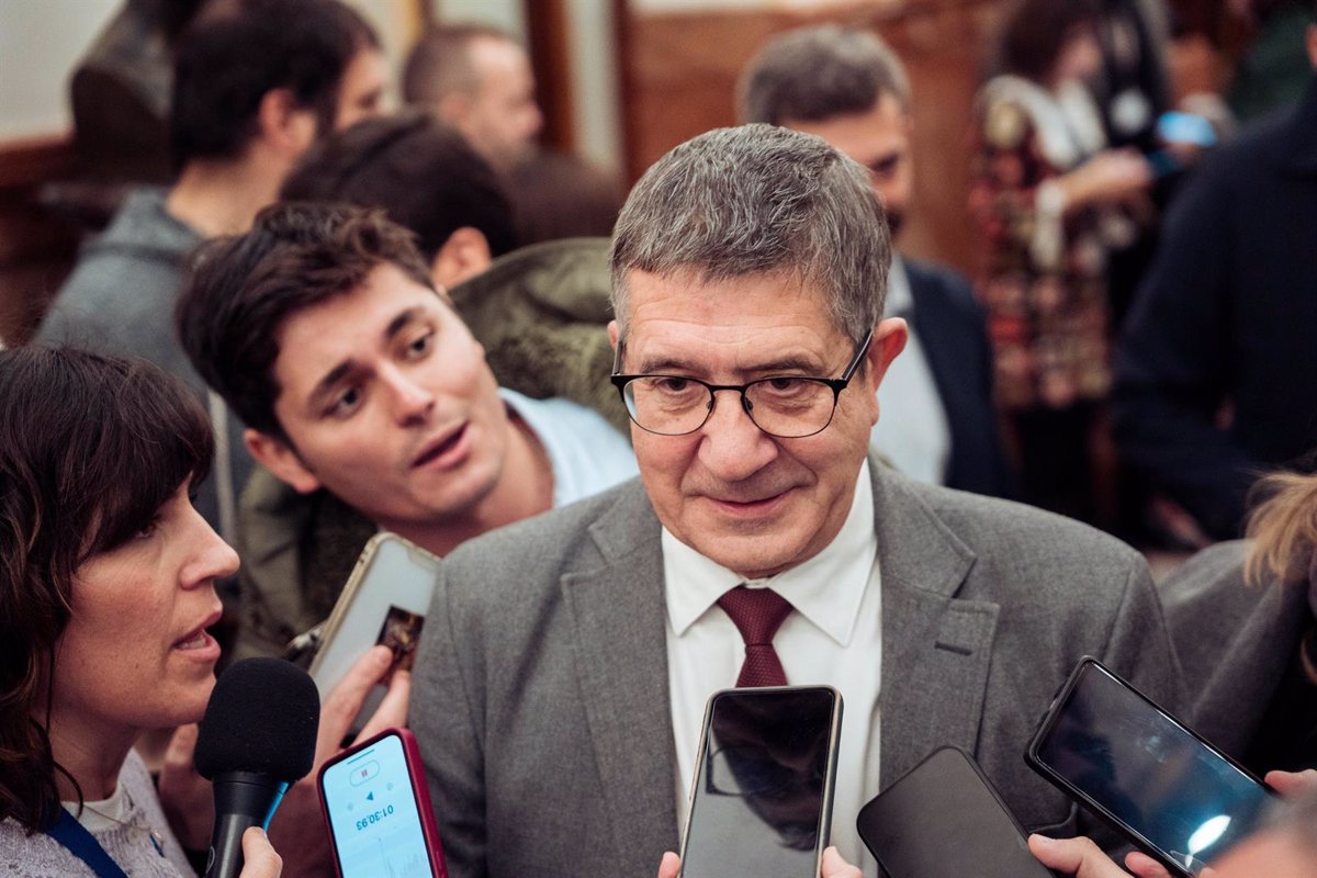 El PSOE asegura que el enfrentamiento entre ministras no es "agradable", pero reafirma la necesidad de que el SMI tribute: No hay más que discutir.