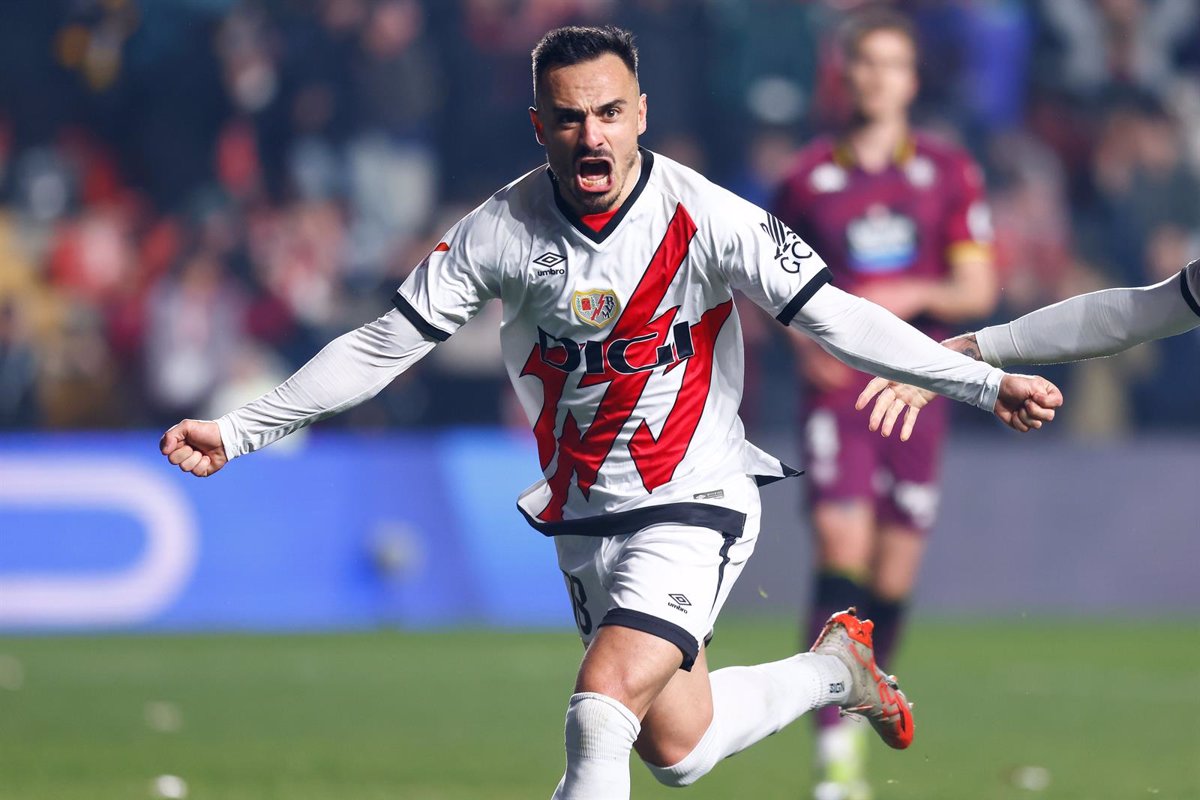 El Rayo Vallecano vence al Valladolid y se afianza en la zona europea.