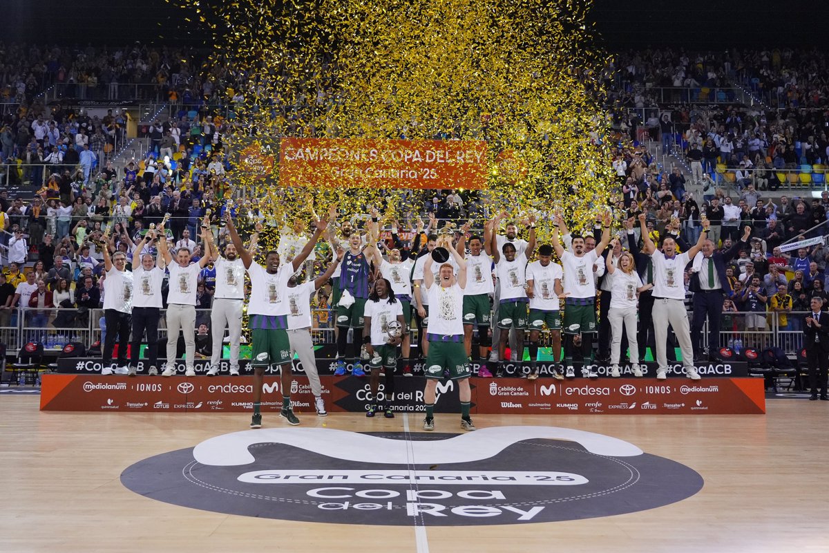 El Unicaja arrasa al Real Madrid en una impresionante final de Copa