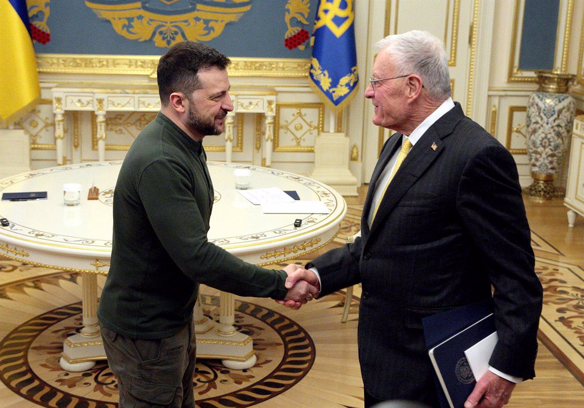 El enviado de Trump elogia la valentía de Zelenski en sus conversaciones en Kiev sobre Ucrania