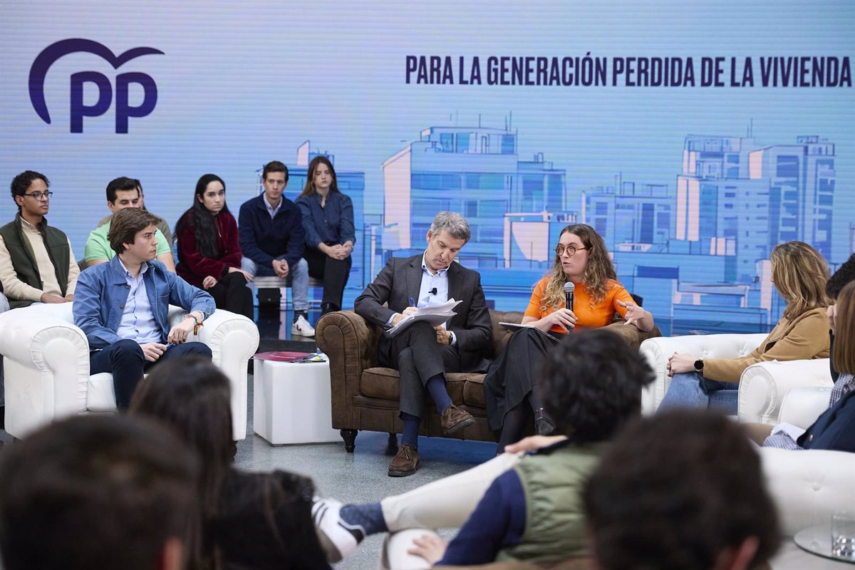 Feijóo busca captar el voto joven con rebajas fiscales en vivienda y solicita mayor presencia del PP en redes sociales