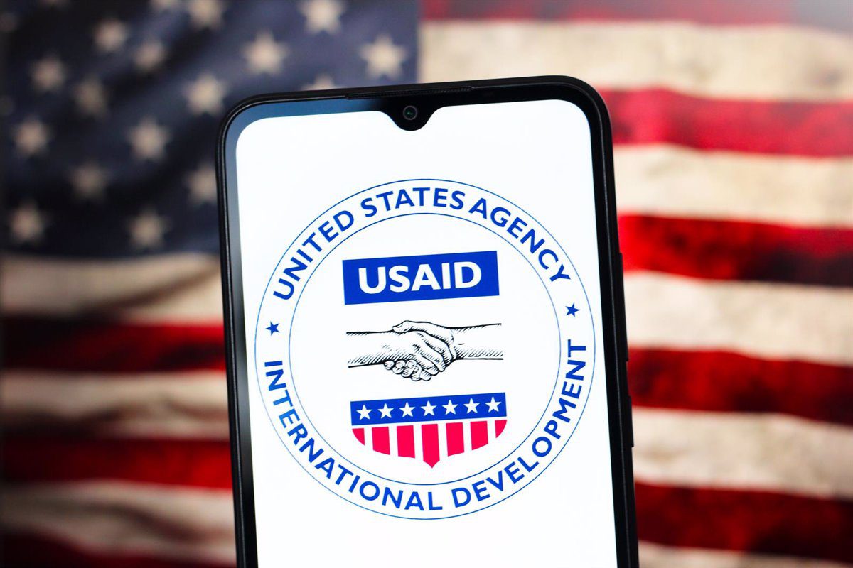 Juez estadounidense bloquea despedidos de 2,200 empleados de USAID por parte de Trump